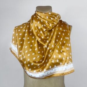 Old Navy Printed Scarf with Diamond Pattern in Golden Yellow & Ivory